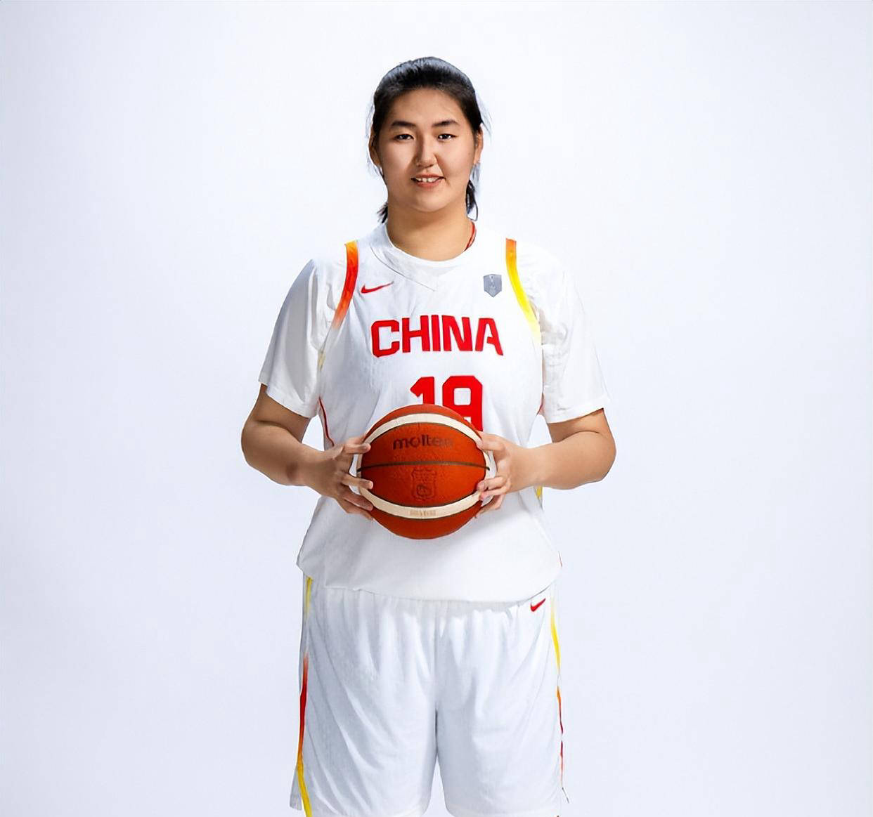 关于女篮篮板大幅领先很正常，罚球25中12有点说不的信息