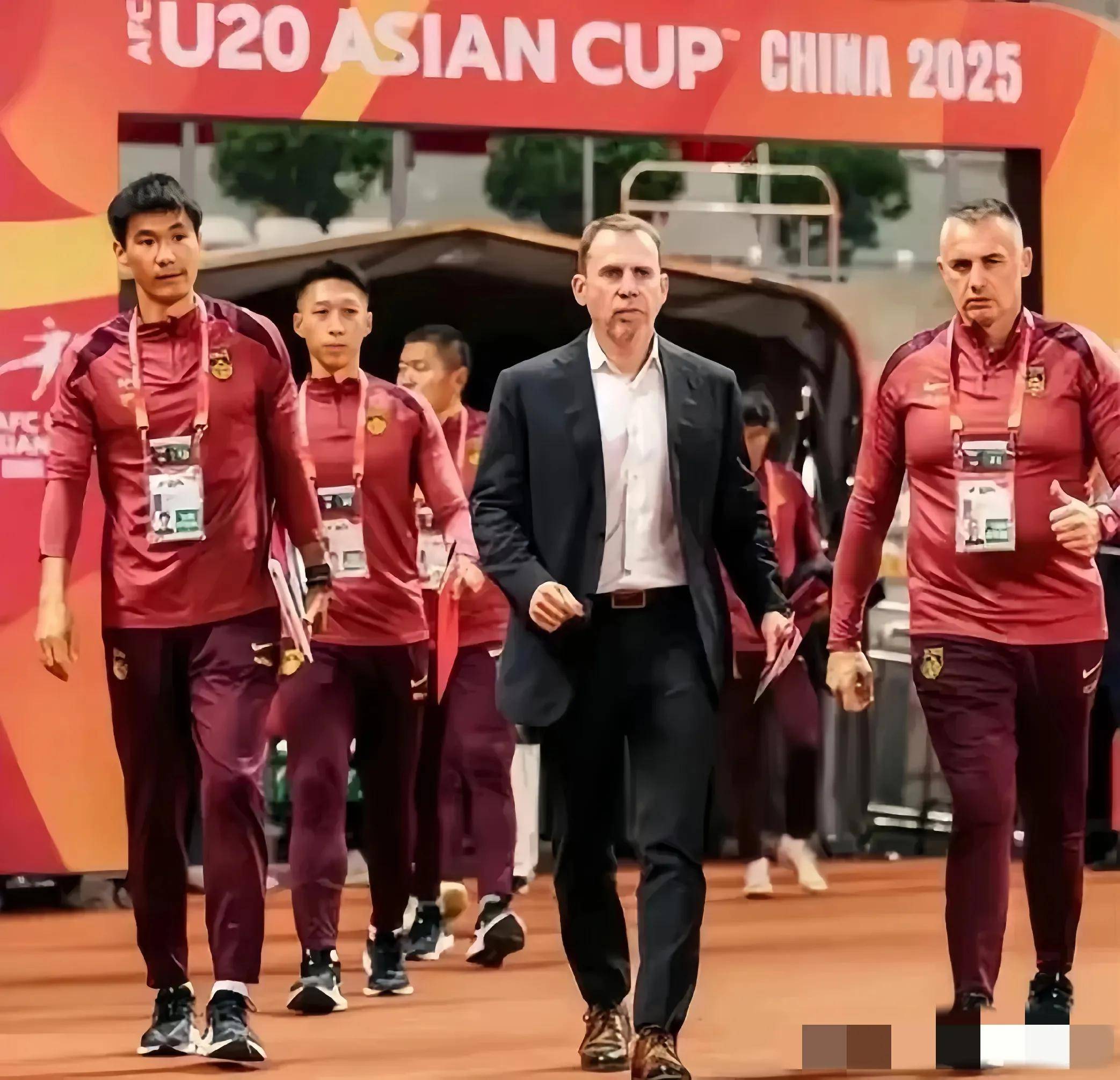 关于国足东亚杯总结：1胜2负进1球，两新人表现合格，主帅问题依旧困扰的信息